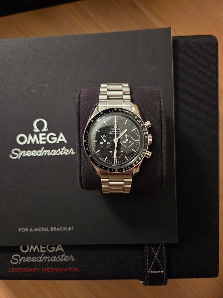 Omega Speedmaster Professional Moonwatchfull set extra bands unworn original bracelet