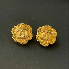RC435 - CHANEL Vintage CC Logo Gold Plated Clip-On Earrings