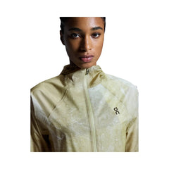 On Ultra Jacket White Caper