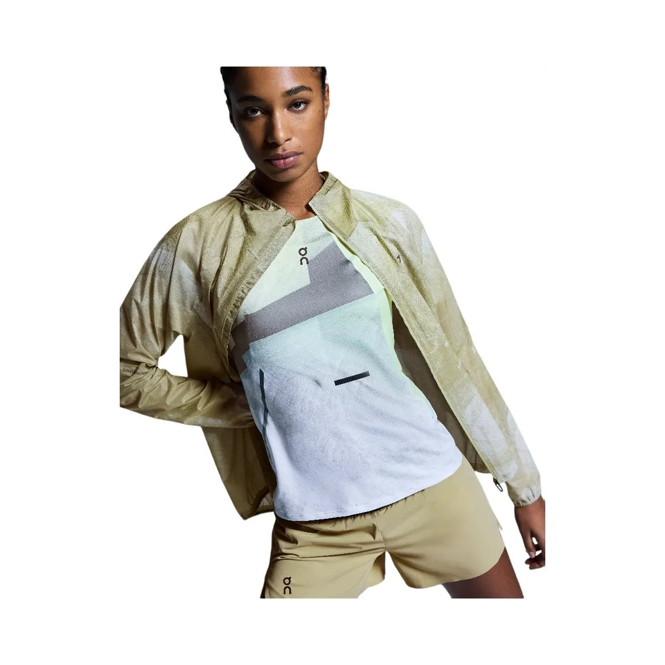 On Ultra Jacket White Caper