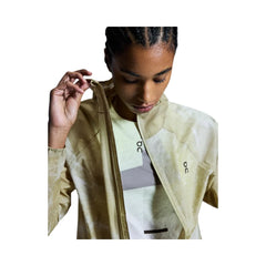 On Ultra Jacket White Caper