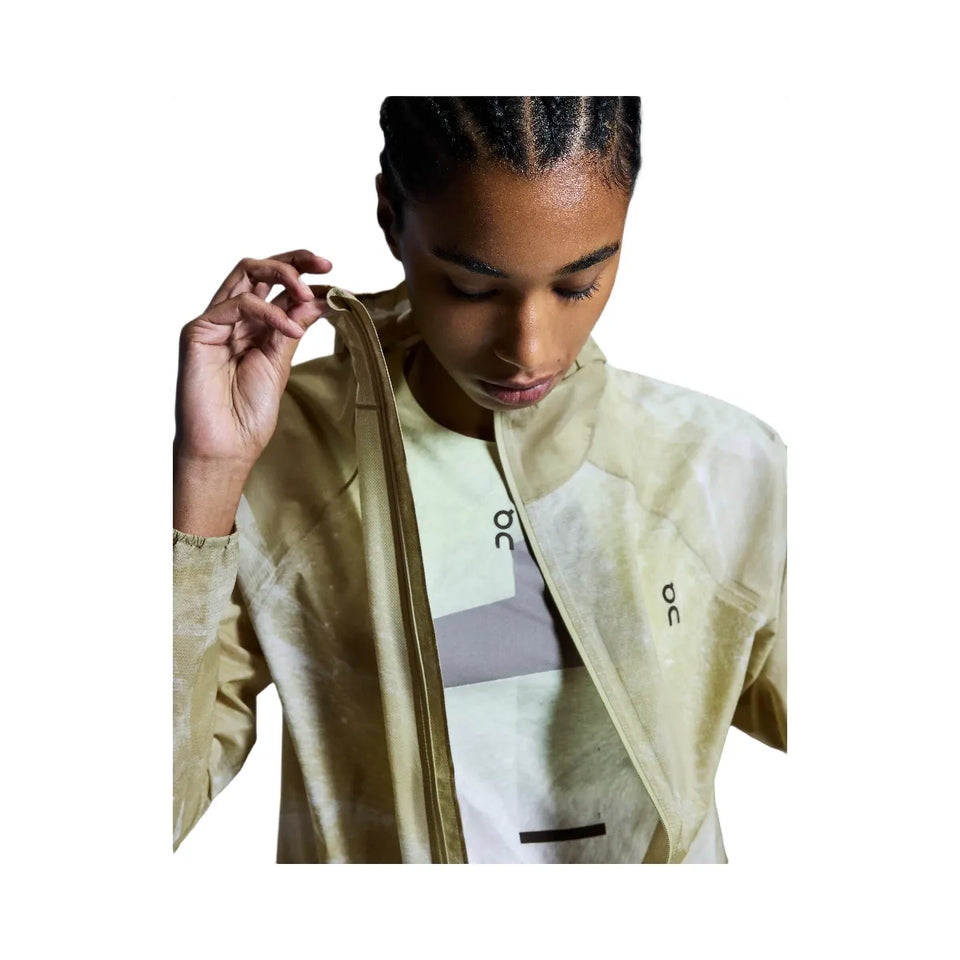 On Ultra Jacket White Caper