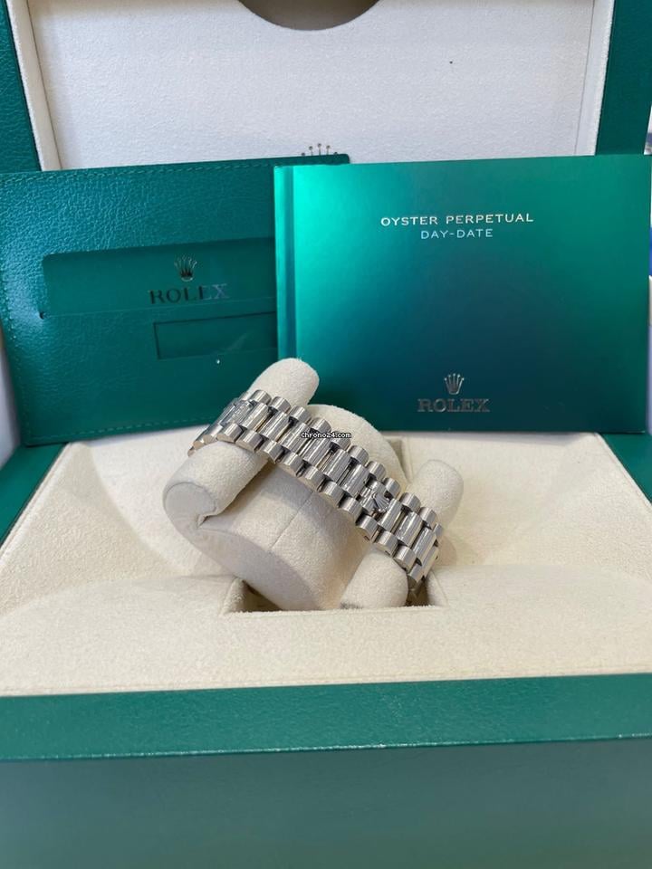 Rolex | Day-Date | 228239 | White gold | 40 mm | White gold | Green | Automatic