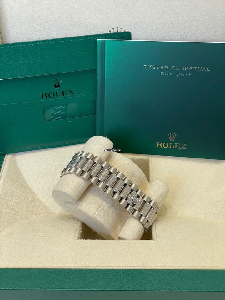 Rolex | Day-Date | 228239 | White gold | 40 mm | White gold | Green | Automatic