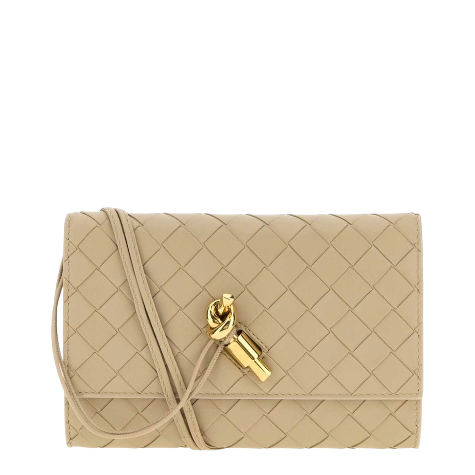 Bottega Veneta Andiamo Leather Pouch On Strap - Ecru