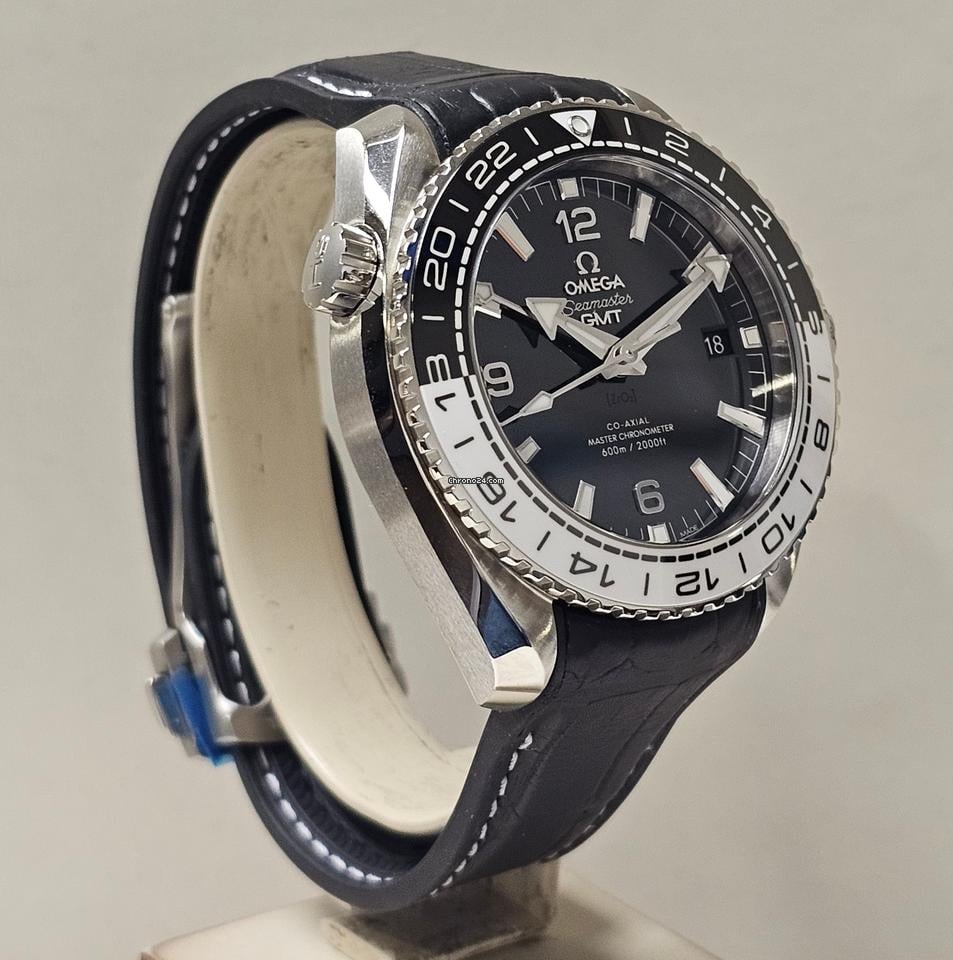 Omega Seamaster Planet Ocean GMT Steel 44 MM - 'Oreo Edition' Black/White Bezel-Box & Papers 2026