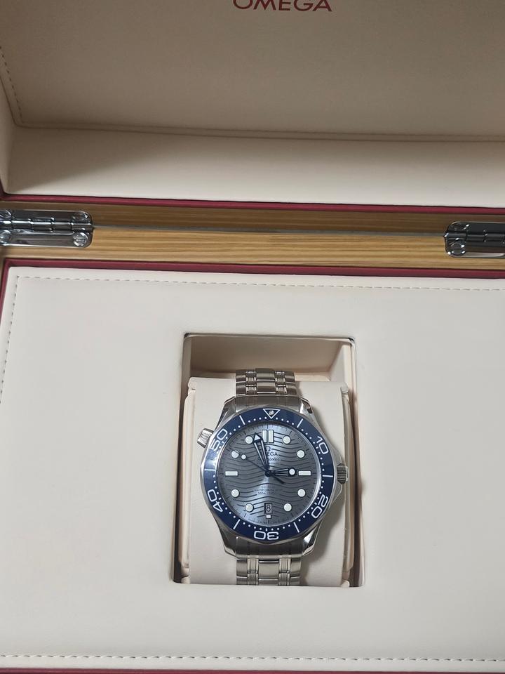 Omega Seamaster Diver 300 MJames bond sea Master. 2 year Omega warranty. Pristine
