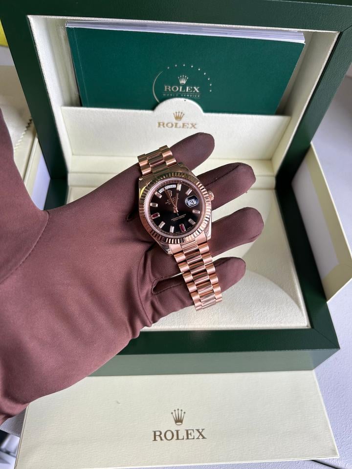 Rolex | Day-Date | 218235 | Rose gold | Rose gold | Black