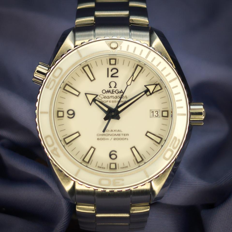 Omega Seamaster Planet Ocean White Dial & Bezel 232.30.42.21.04.001 B&P Excellent