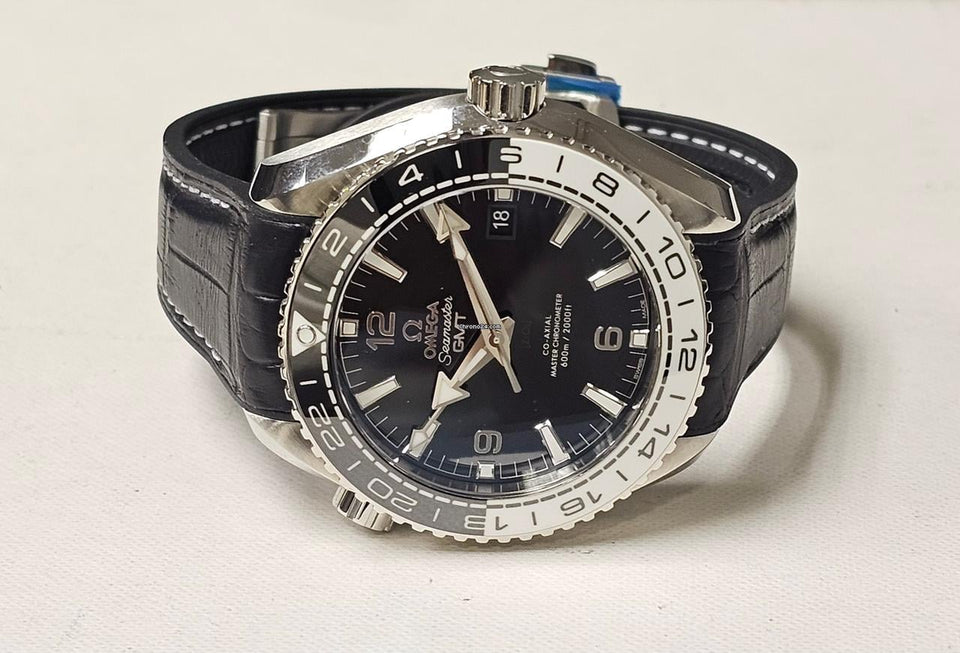 Omega Seamaster Planet Ocean GMT Steel 44 MM - 'Oreo Edition' Black/White Bezel-Box & Papers 2026