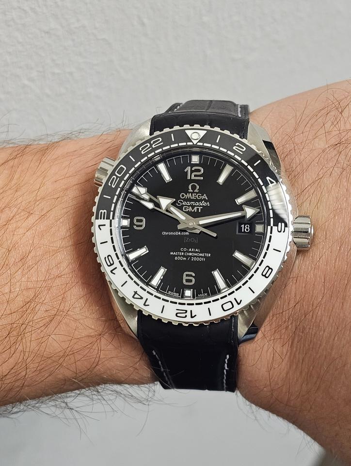 Omega Seamaster Planet Ocean GMT Steel 44 MM - 'Oreo Edition' Black/White Bezel-Box & Papers 2026